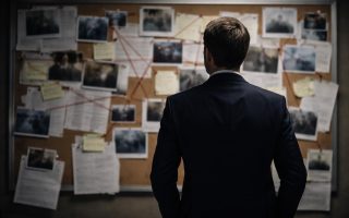 journaliste-costume-tableau-photos-notes