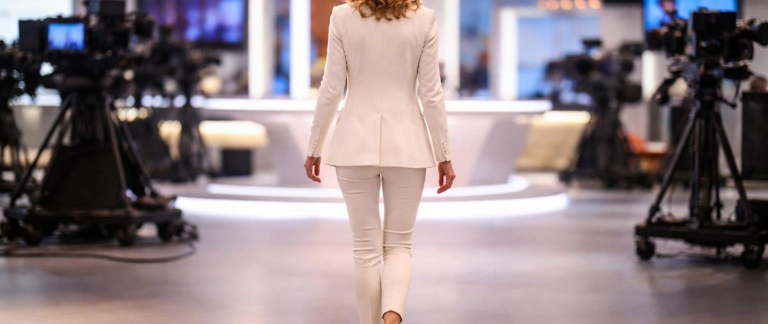 caroline-roux-marche-studio-television